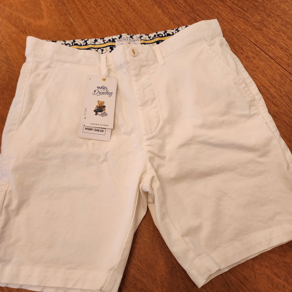 Women White Shorts Size 30